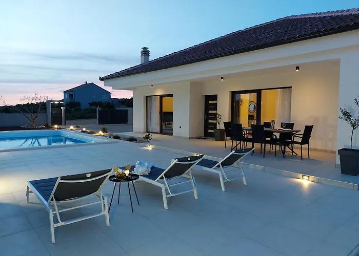 House Miki Villa Kakma